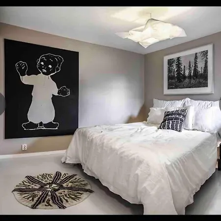 Apartment 2 Bedroom Located In