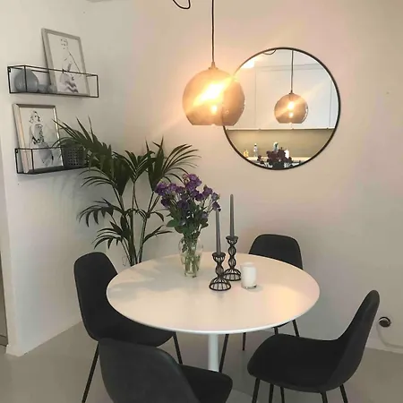 2 Bedroom Located In Apartment