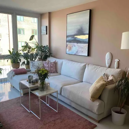 Apartment 2 Bedroom Located In
